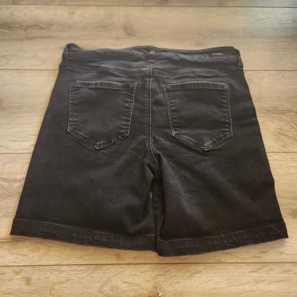 Liverpool shorts, women's size 6 - Picture 3 of 8